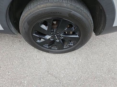 Used 2022 Kia Sorento S w/ Panoramic Sunroof Package image 12