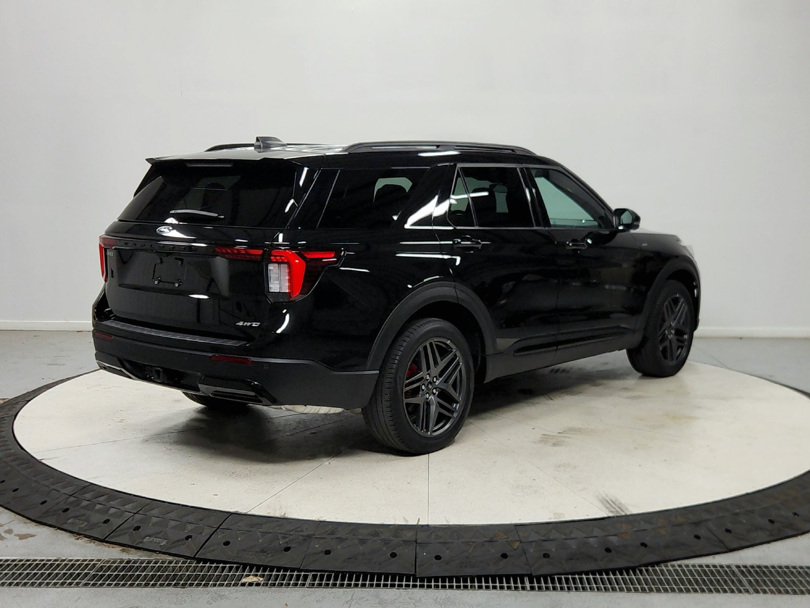Used 2025 Ford Explorer ST-Line w/ ST-Line Street Pack AWD/4WD image 8