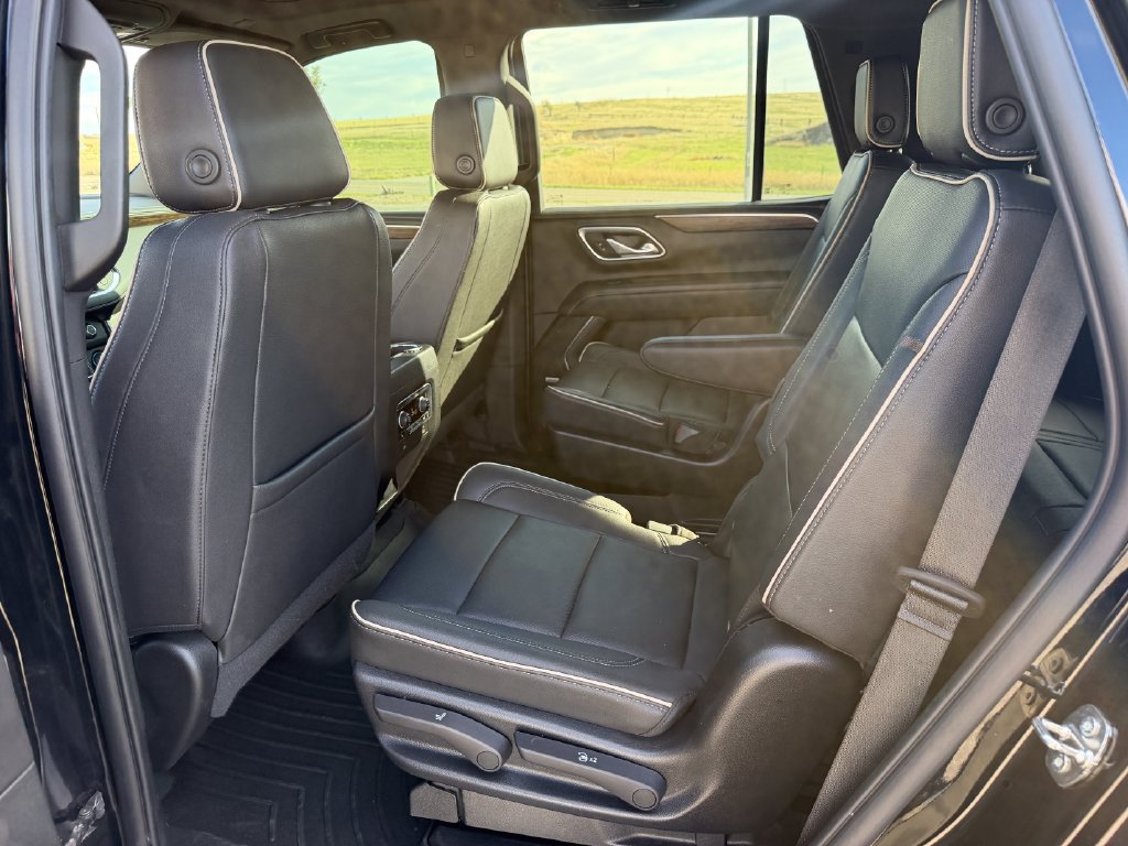 Used 2023 Chevrolet Tahoe Premier AWD/4WD image 9