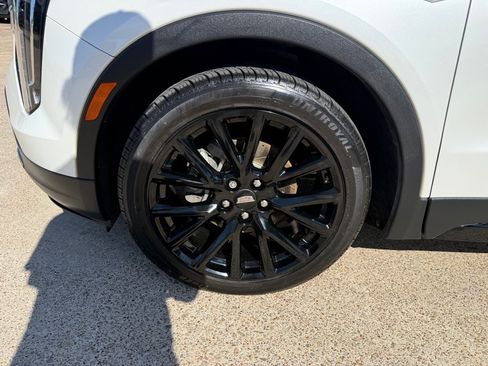 Used 2019 Cadillac XT4 Sport w/ LPO, Midnight Sport Package AWD/4WD image 13