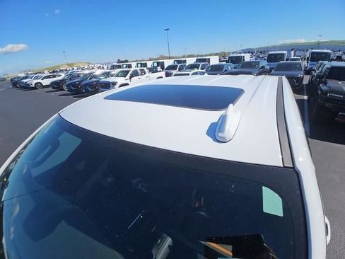 Used 2025 GMC Sierra 1500 AT4 w/ AT4 Premium Package AWD/4WD image 2