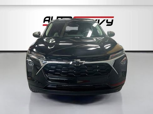 Used 2025 Chevrolet Trax LS w/ Driver Confidence Package FWD image 2