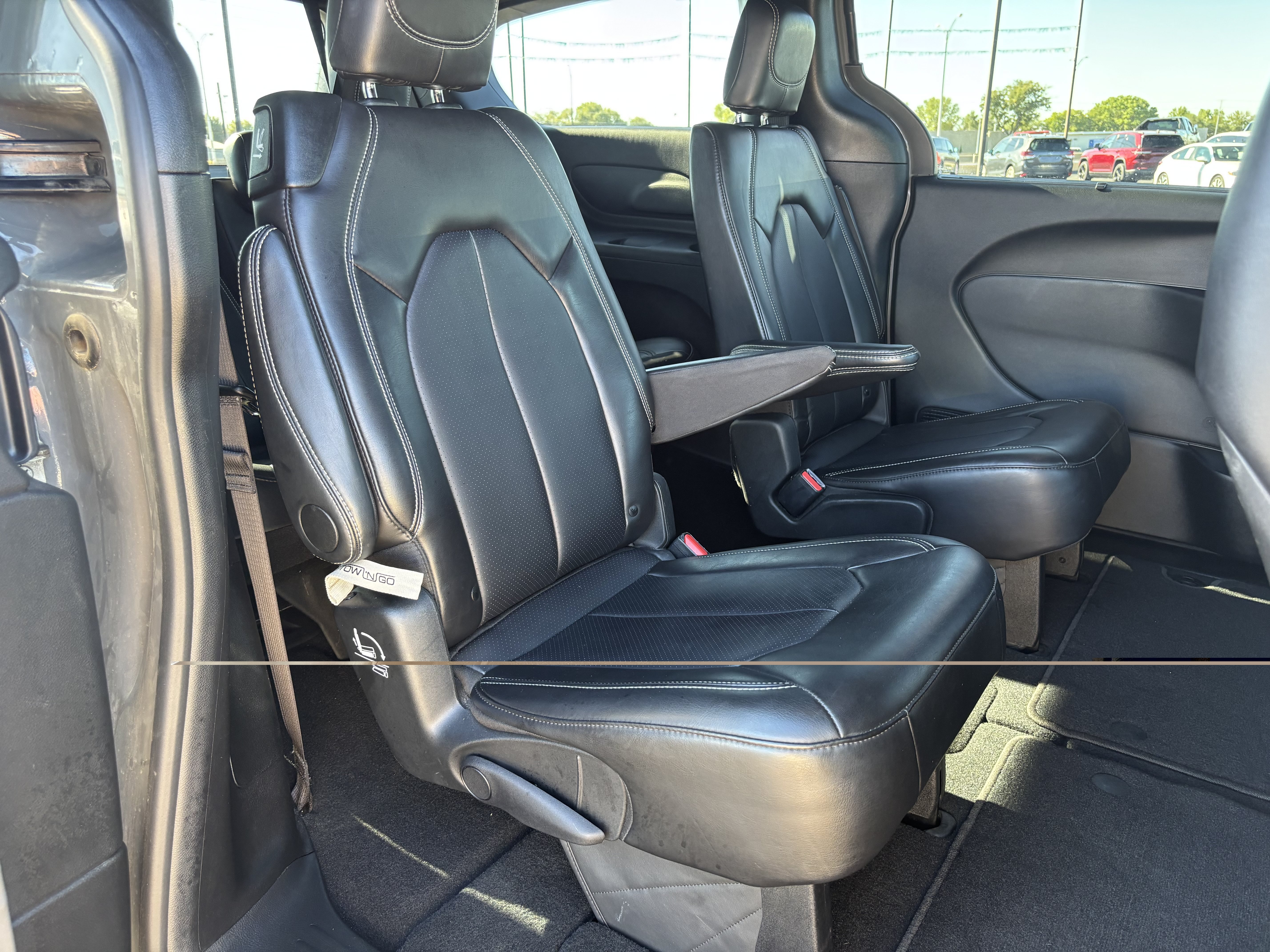 Used 2025 Chrysler Pacifica Select FWD image 30