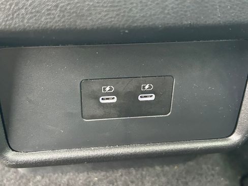 Used 2025 Nissan Rogue SV FWD image 19