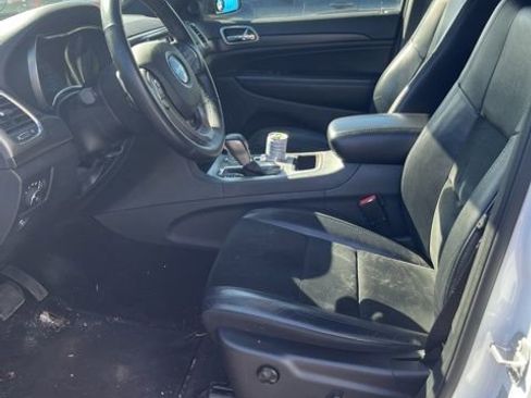 Used 2017 Jeep Grand Cherokee Altitude image 5