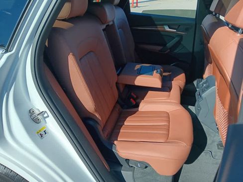 Used 2023 Audi Q5 Premium w/ Convenience Package image 20