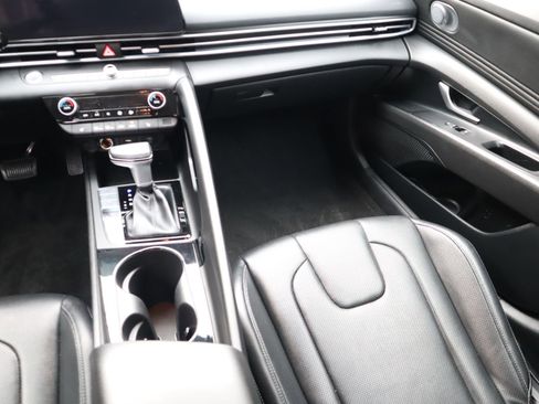 Used 2024 Hyundai Elantra Limited image 33