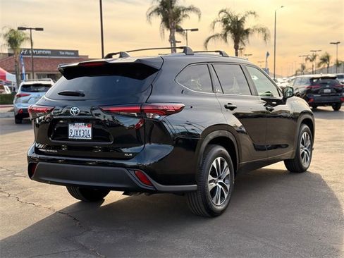 Used 2024 Toyota Highlander XLE image 5