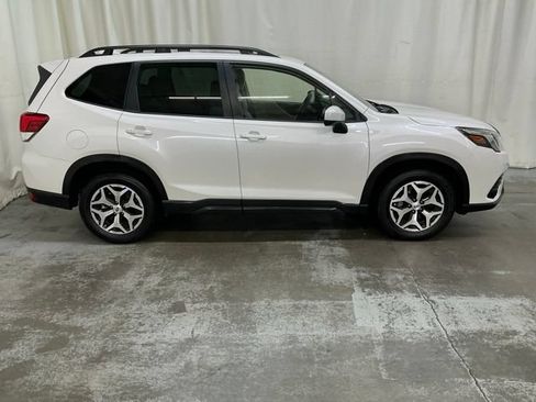 Used 2023 Subaru Forester Premium AWD/4WD image 2