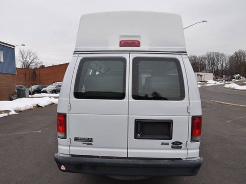 Used 2014 Ford E-250 and Econoline 250 Extended w/ Power Group RWD image 12