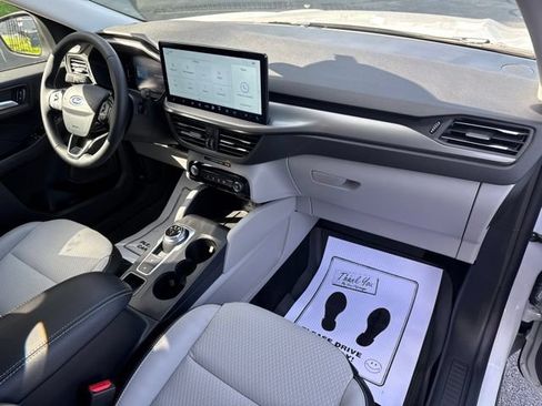 Certified 2025 Ford Escape SE FWD image 17