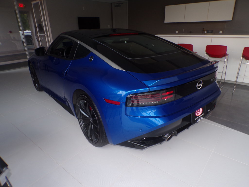 Used 2024 Nissan Z Performance w/ Floor Mat Package RWD image 8