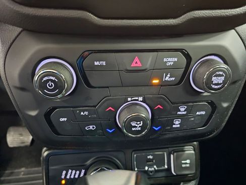 Used 2023 Jeep Renegade Trailhawk AWD/4WD image 19