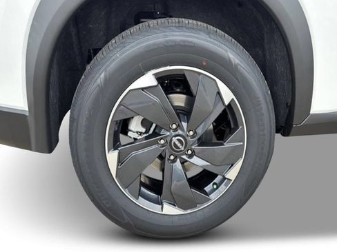 Certified 2026 Nissan Rogue SV AWD/4WD image 5