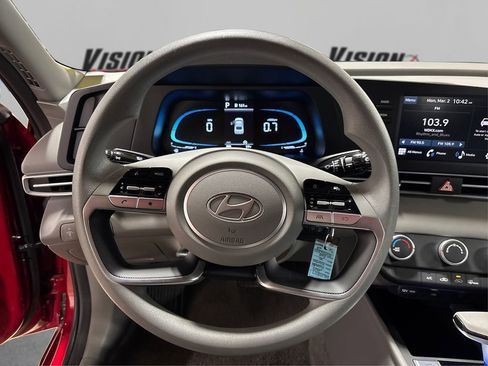 Certified 2025 Hyundai Elantra SE image 23