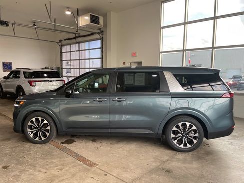 Used 2023 Kia Carnival EX FWD image 9