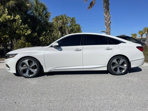 Used 2018 Honda Accord Touring image 3
