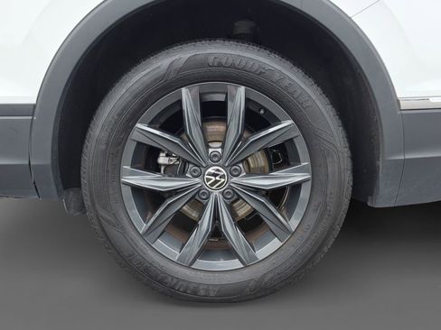 Used 2024 Volkswagen Tiguan SE image 8