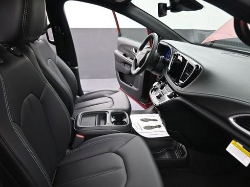 New 2027 Chrysler Pacifica Select FWD image 21