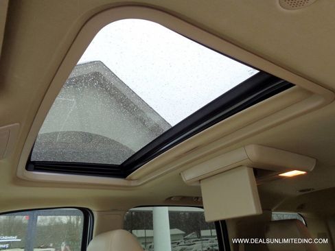 Used 2013 Chevrolet Tahoe LTZ image 18