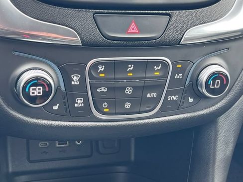 Used 2020 Chevrolet Equinox LT w/ Driver Convenience Package AWD/4WD image 26