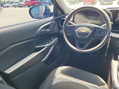 Certified 2025 Chevrolet Trax LS image 13