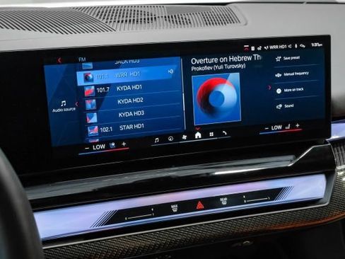 Used 2025 BMW M5 w/ Carbon Package AWD/4WD image 40