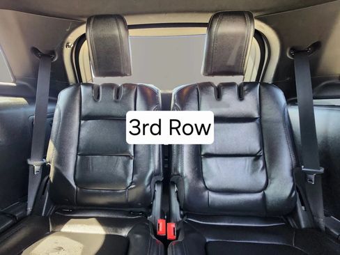 Used 2017 Ford Explorer XLT w/ Equipment Group 202A AWD/4WD image 21