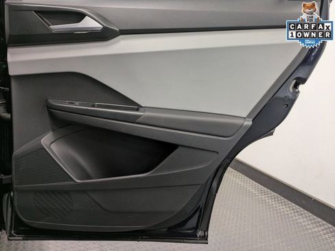 Used 2022 Volkswagen Taos SE w/ Panoramic Sunroof Package AWD/4WD image 27