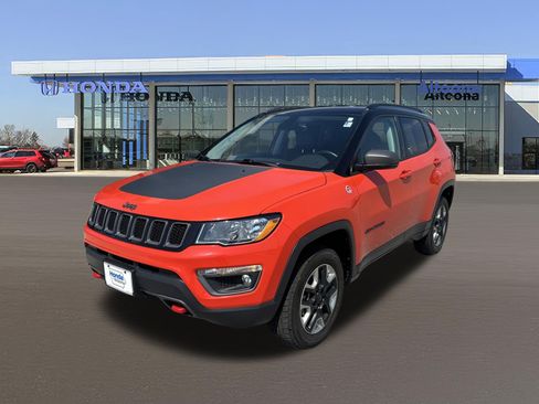 Used 2018 Jeep Compass Trailhawk w/ Cold Weather Group AWD/4WD image 1