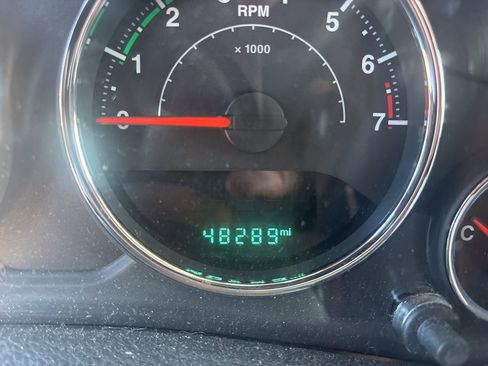 Used 2018 Jeep Wrangler Unlimited Sahara w/ Connectivity Group image 8