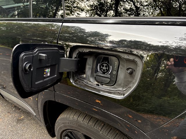Used 2024 Jeep Wagoneer Launch Edition AWD/4WD image 17