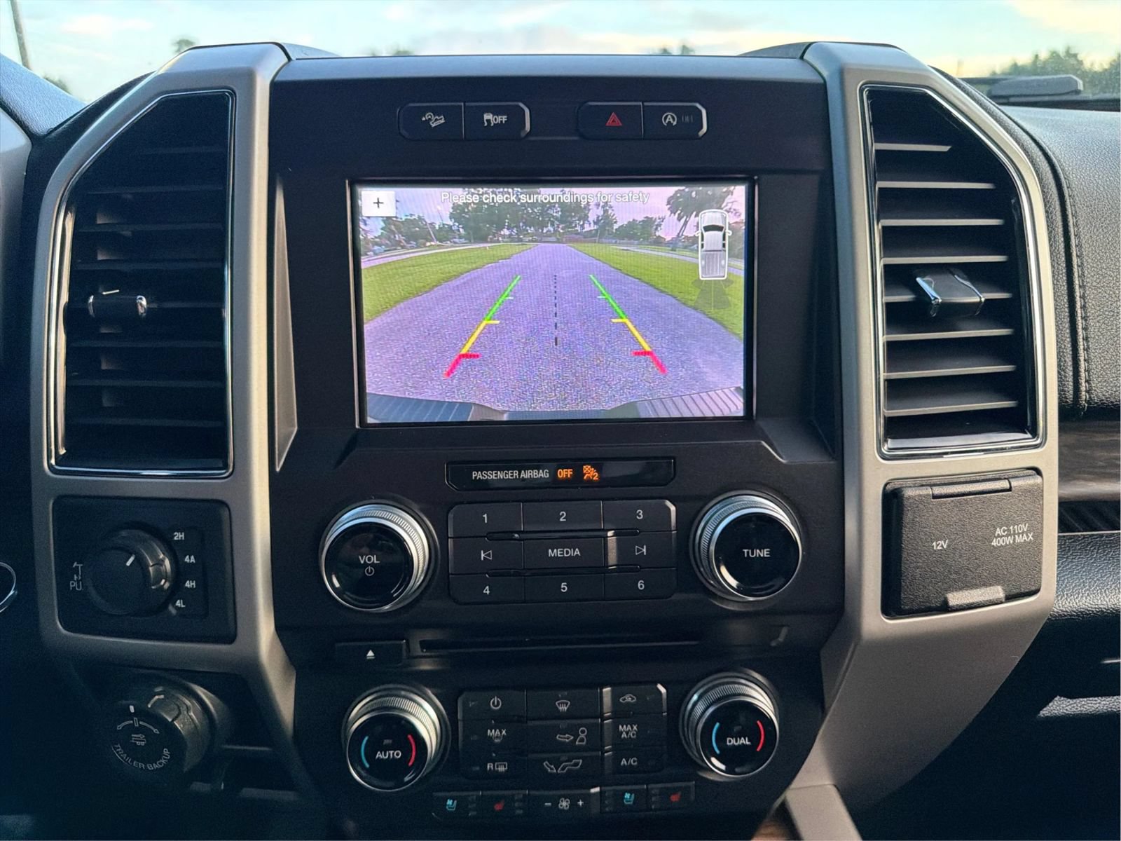 Used 2018 Ford F150 Lariat w/ Equipment Group 502A Luxury AWD/4WD image 14