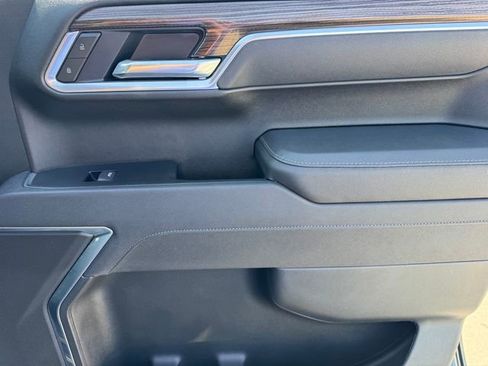 Used 2025 Chevrolet Silverado 1500 LT AWD/4WD image 7