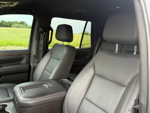 Used 2021 Chevrolet Tahoe Z71 w/ Z71 Off-Road Package image 20