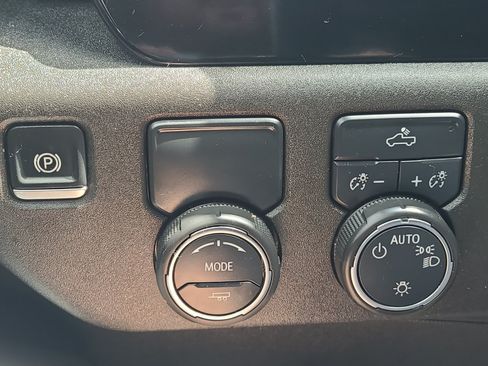 Used 2024 Chevrolet Silverado 1500 LT RWD image 23
