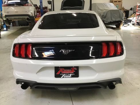 Used 2018 Ford Mustang Coupe RWD image 6