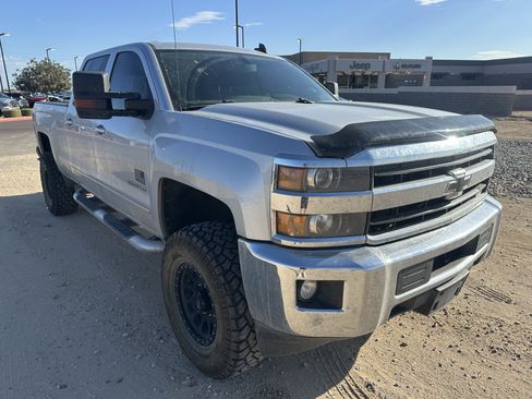 Used 2019 Chevrolet Silverado 2500 LT w/ LT Convenience Package AWD/4WD image 7