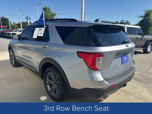 Used 2021 Ford Explorer XLT w/ Equipment Group 202A image 4