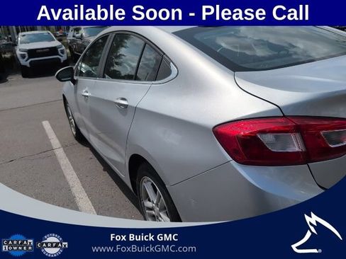 Used 2017 Chevrolet Cruze LT w/ Convenience Package FWD image 5