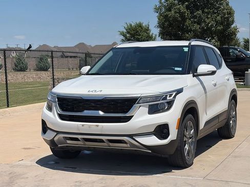 Used 2023 Kia Seltos S FWD image 3