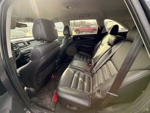 Used 2016 Kia Sorento EX image 9