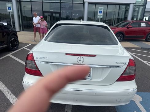 Used 2009 Mercedes-Benz E 350 Sedan image 5