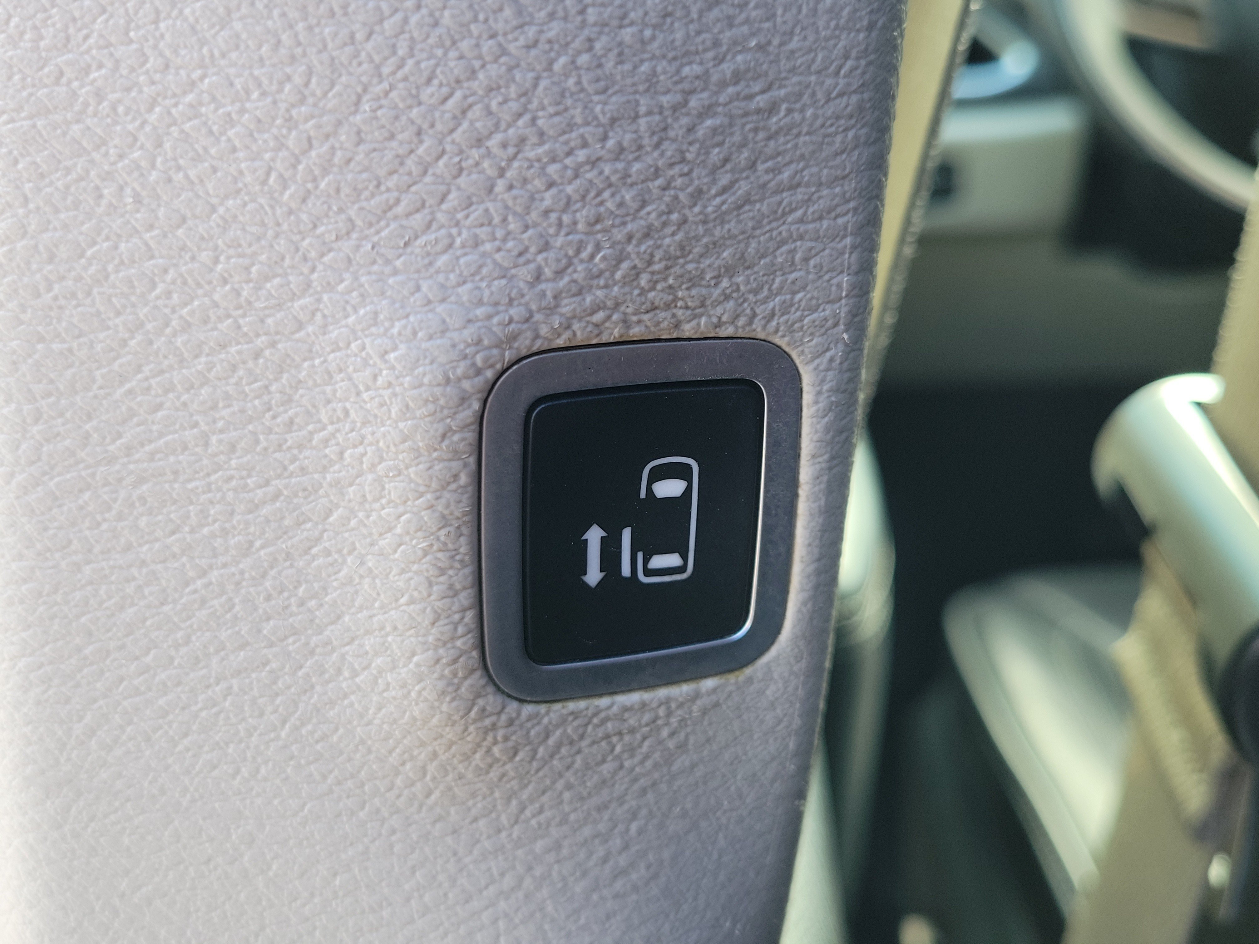 Used 2018 Chrysler Pacifica Limited w/ Advanced Safetytec Group FWD image 14