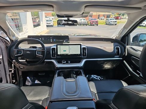 Used 2025 Ford Expedition Platinum AWD/4WD image 13