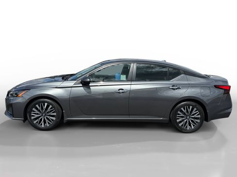 Used 2023 Nissan Altima 2.5 SV FWD image 2