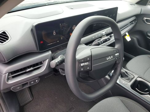 New 2025 Kia K4 LX image 19