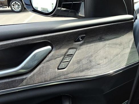 Used 2022 Jeep Grand Cherokee Overland w/ Luxury Tech Group IV image 13