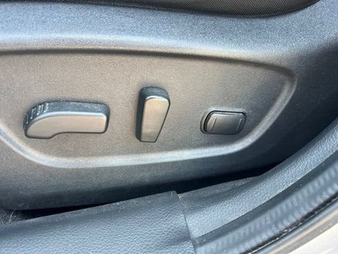 Used 2017 Nissan Rogue SV w/ SV Premium Package FWD image 26