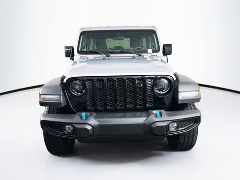 Used 2023 Jeep Wrangler Unlimited w/ Convenience Group AWD/4WD image 2